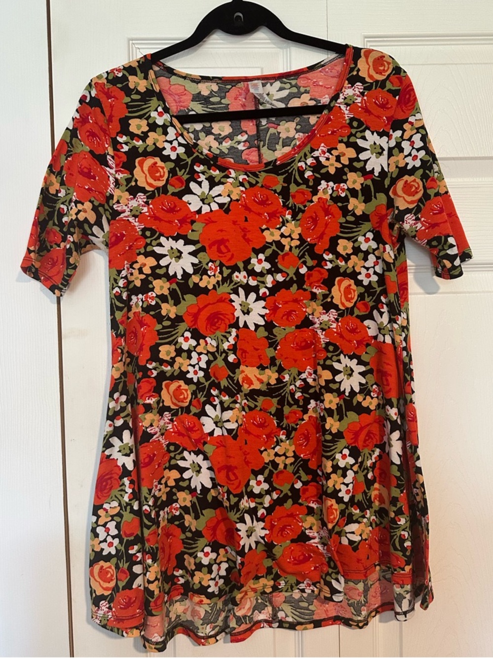 LuLaRoe Red Floral Short Sleeve Tunic Top